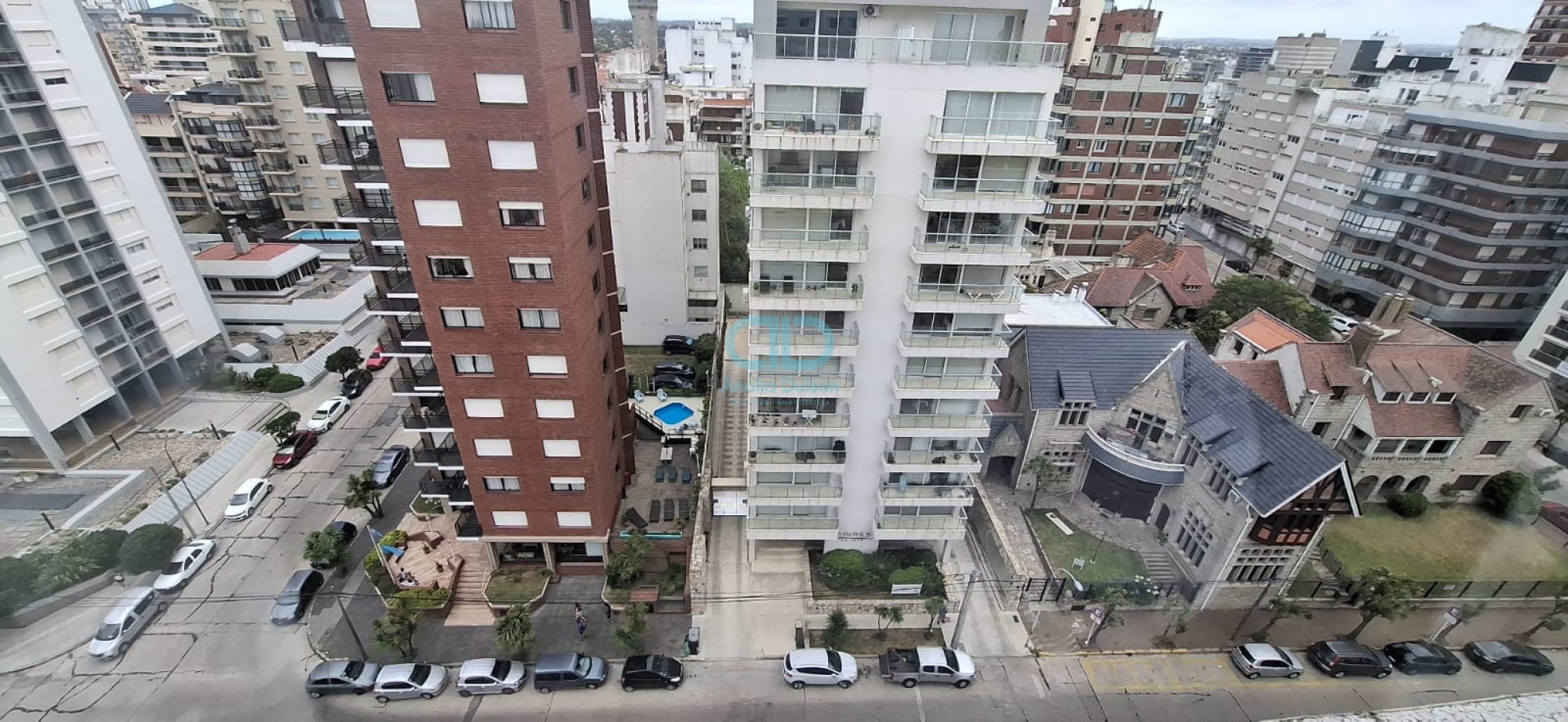 VENTA 4 AMBIENTES- DEPENDENCIA Y COCHERA