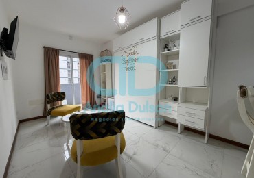 VENTA UN AMBIENTES CON BALCON A LA CALLE